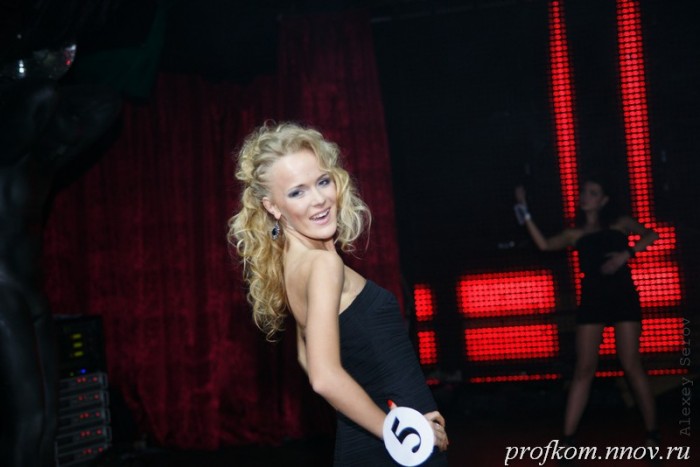 Конкурсантки на сцене Т.Е.А.Т.Р.О_090