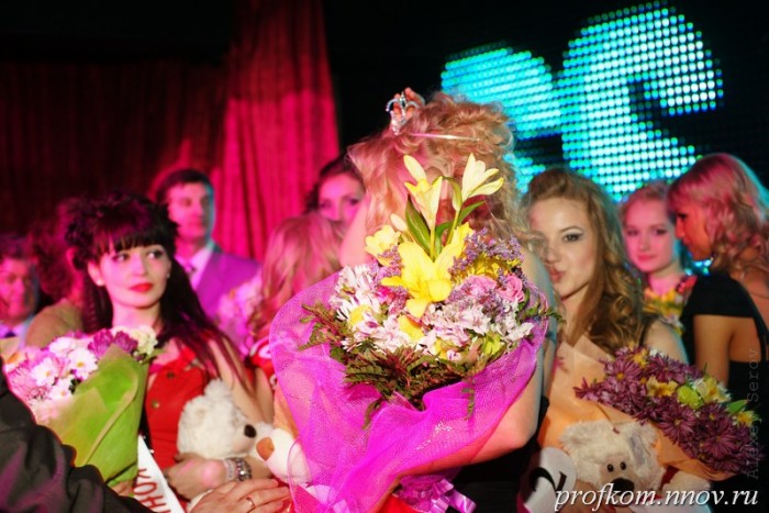 Конкурсантки на сцене Т.Е.А.Т.Р.О_150