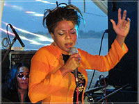 Mina Agossi: французское джазовое трио в Нижнем